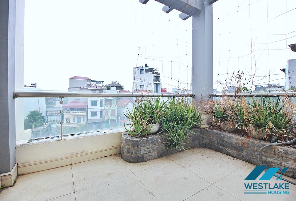 Bright corner house for rent in Tay Ho, Ha Noi