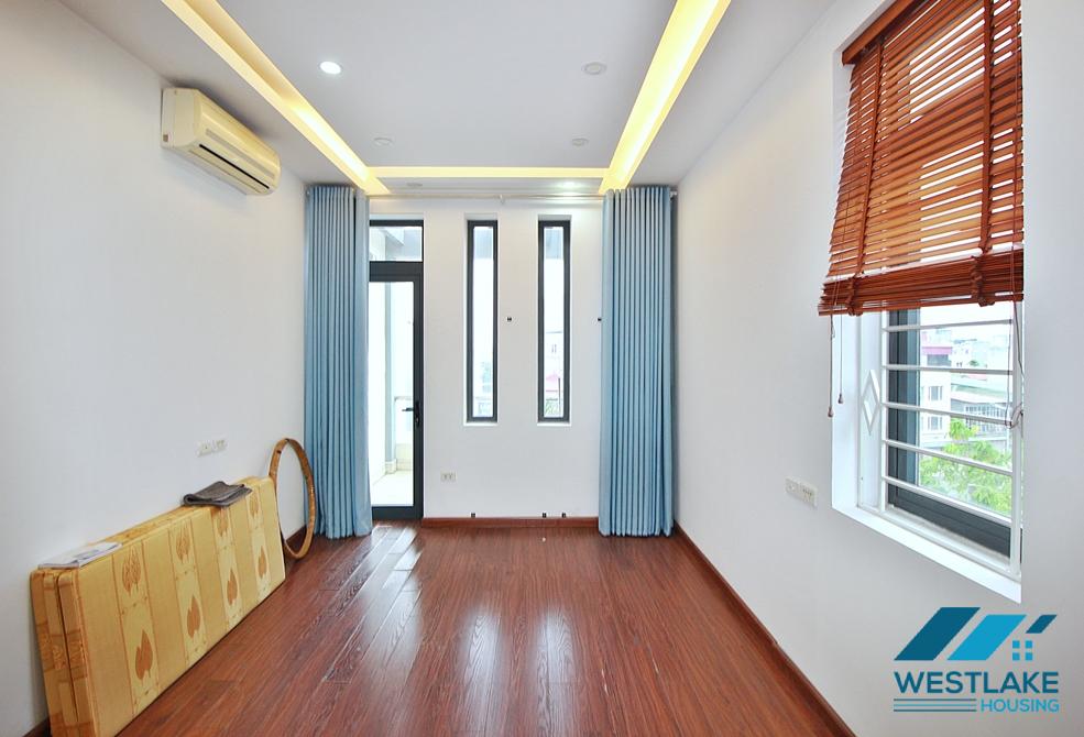 Bright corner house for rent in Tay Ho, Ha Noi