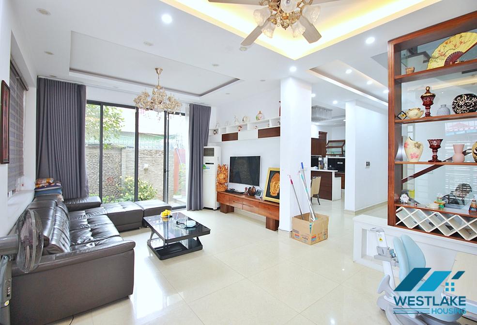 Bright corner house for rent in Tay Ho, Ha Noi