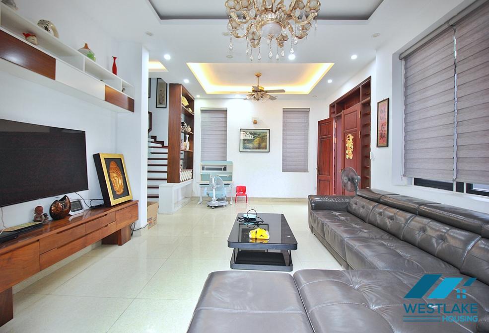 Bright corner house for rent in Tay Ho, Ha Noi