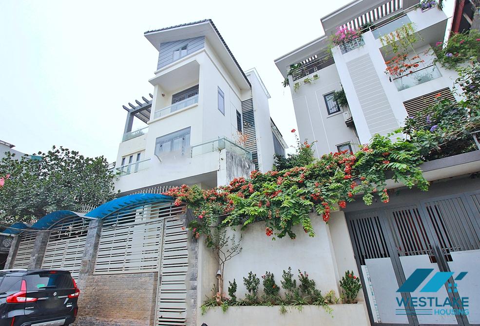 Bright corner house for rent in Tay Ho, Ha Noi