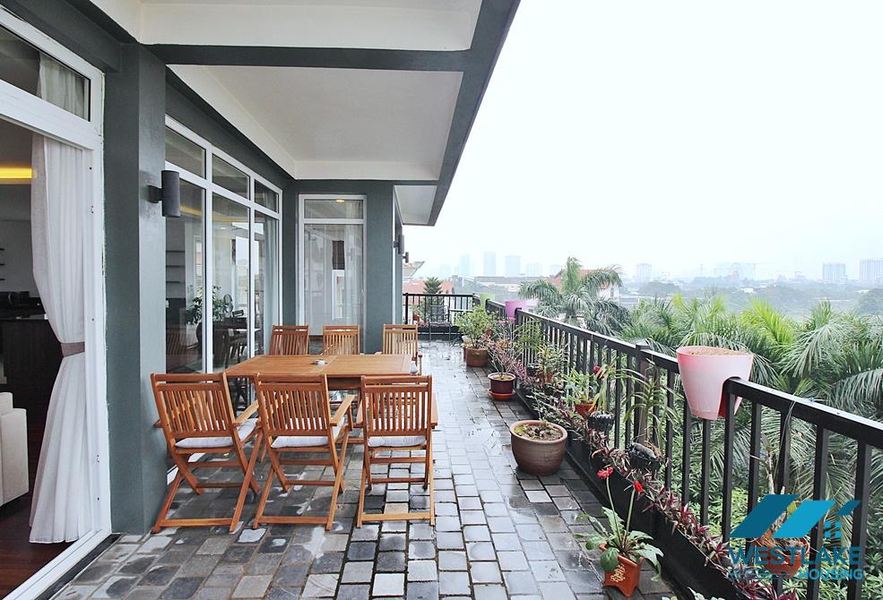 A 4 bedroom apartment with nice lake view in Tay ho