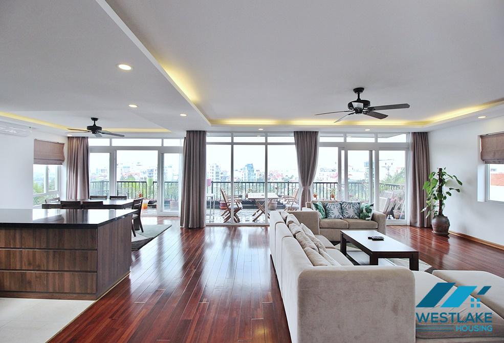 A 4 bedroom apartment with nice lake view in Tay ho