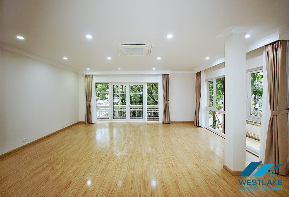 Fully serviced and spacious villa for rent in Tay Ho, Ha Noi