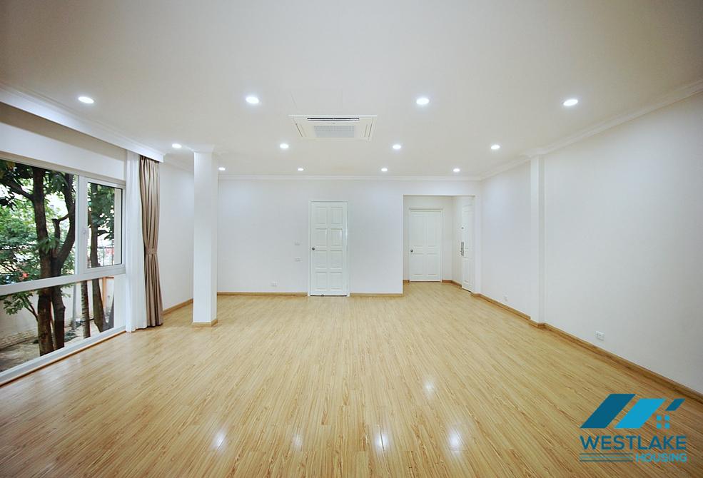 Fully serviced and spacious villa for rent in Tay Ho, Ha Noi