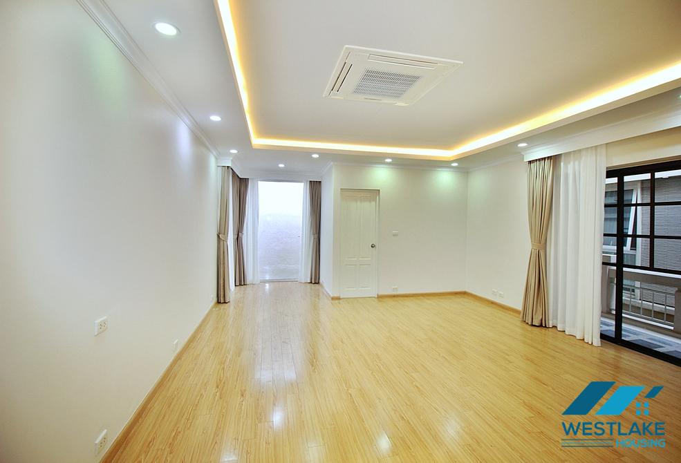 Fully serviced and spacious villa for rent in Tay Ho, Ha Noi