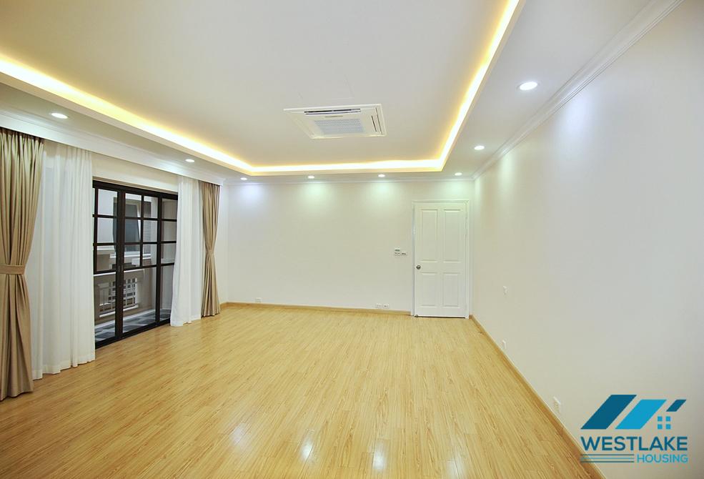 Fully serviced and spacious villa for rent in Tay Ho, Ha Noi