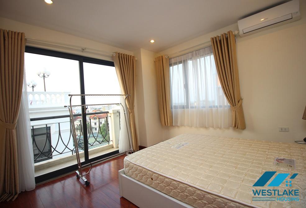 A high floor, 3 bedroom apartment for rent in central Westlake, Tay Ho