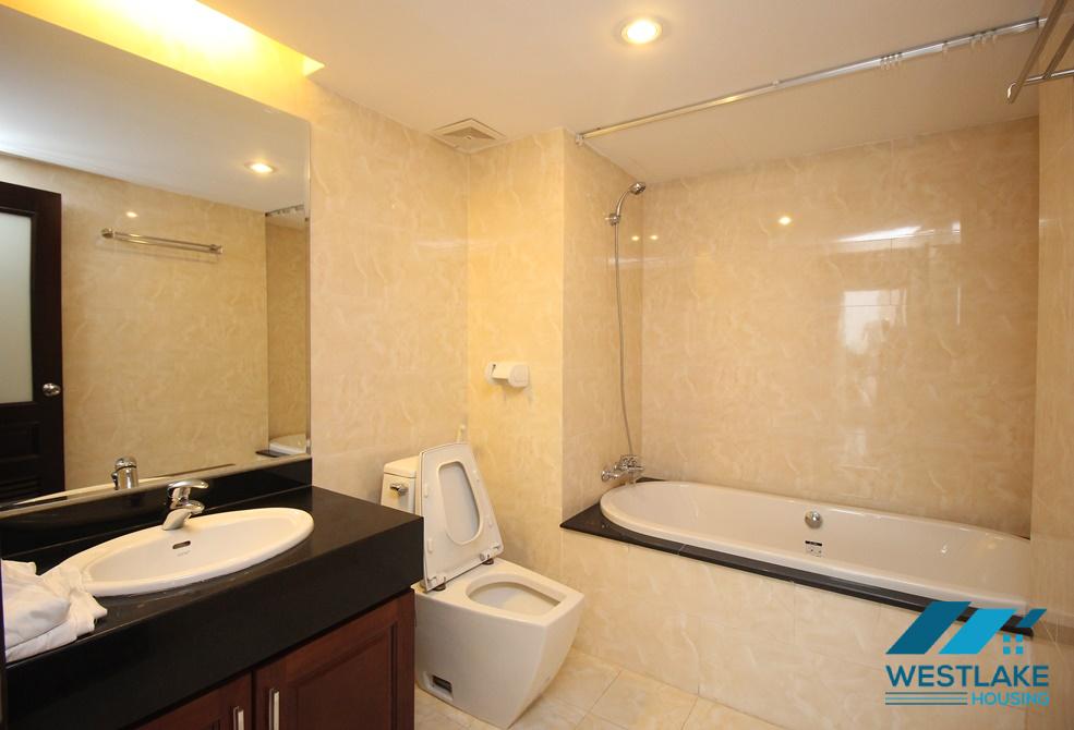 A high floor, 3 bedroom apartment for rent in central Westlake, Tay Ho