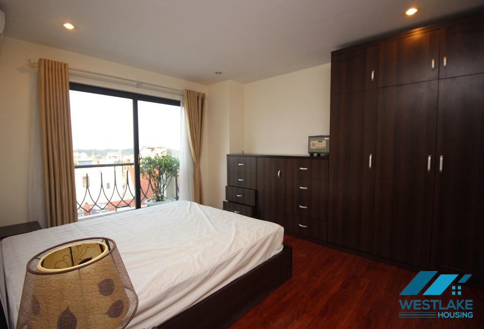 A high floor, 3 bedroom apartment for rent in central Westlake, Tay Ho