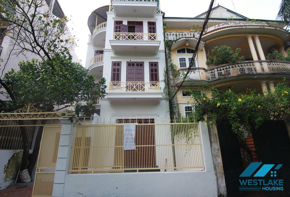 A house with lots of rooms for rent in Tay Ho