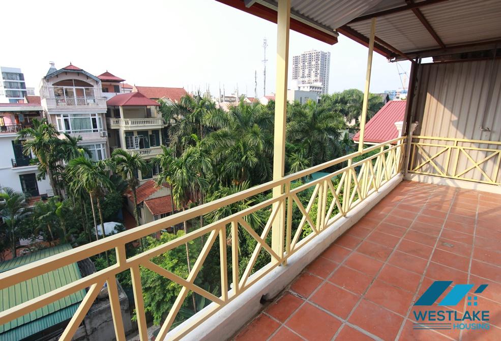 A house with lots of rooms for rent in Tay Ho