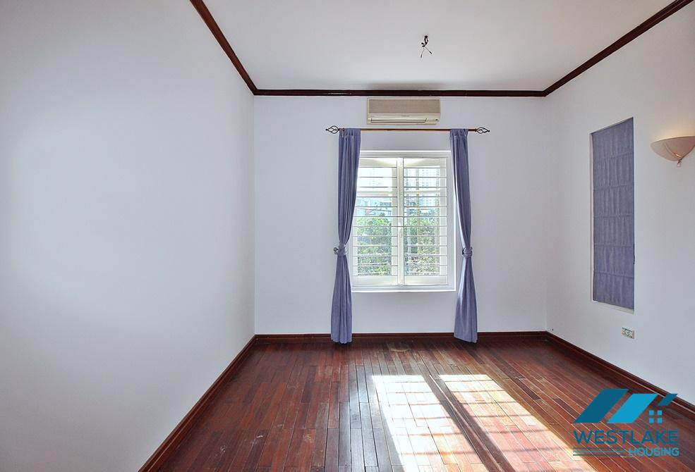 Beautiful garden house for rent in Au Co street, Tay Ho District, Ha Noi