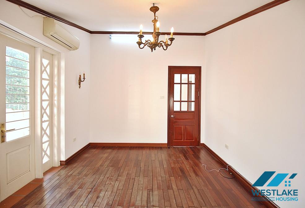 Beautiful garden house for rent in Au Co street, Tay Ho District, Ha Noi