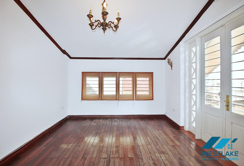 Beautiful garden house for rent in Au Co street, Tay Ho District, Ha Noi