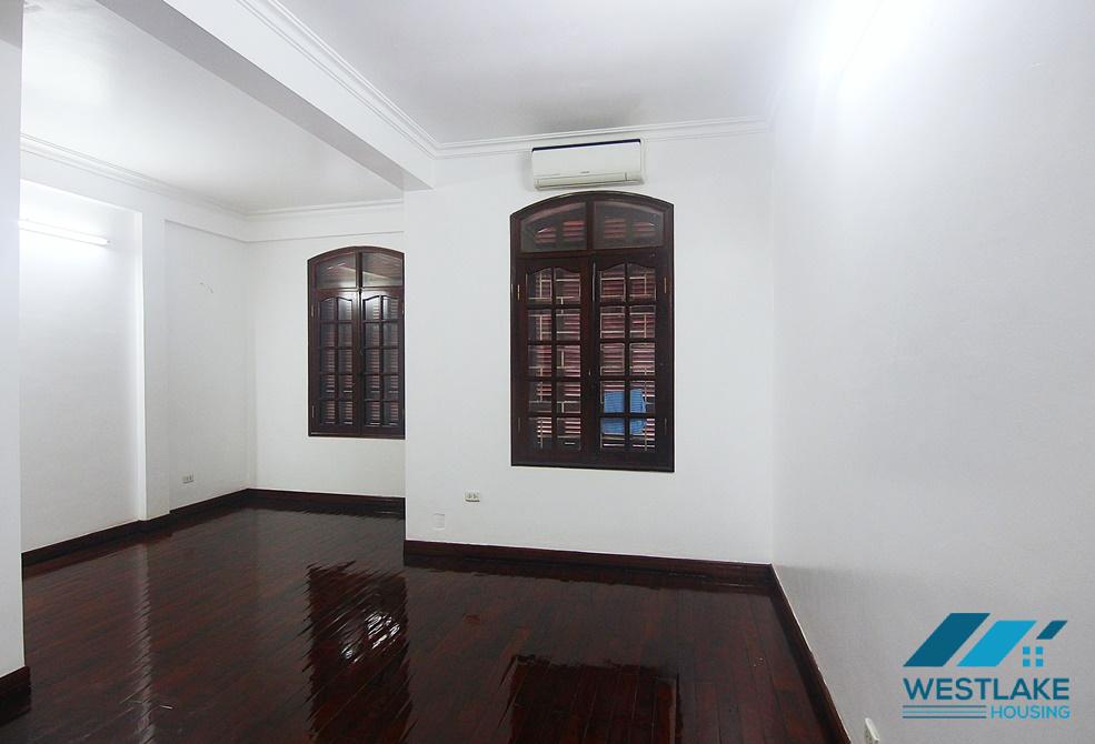 A good house for rent on Dang Thai Mai street, Tay Ho District