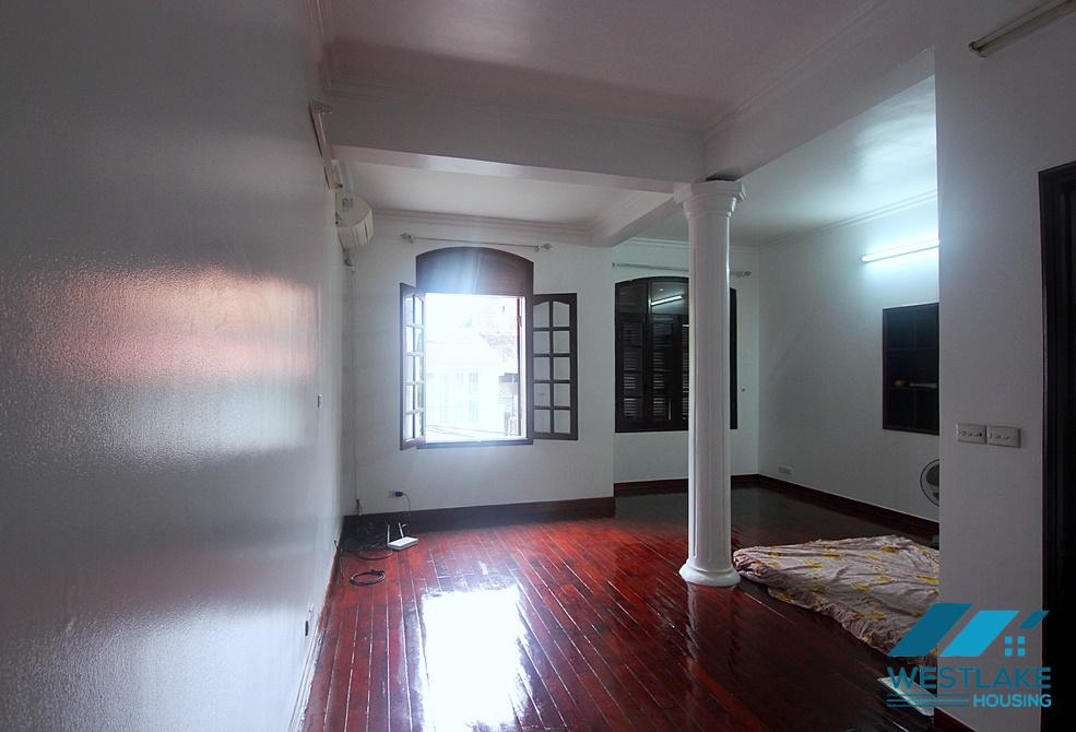 A good house for rent on Dang Thai Mai street, Tay Ho District