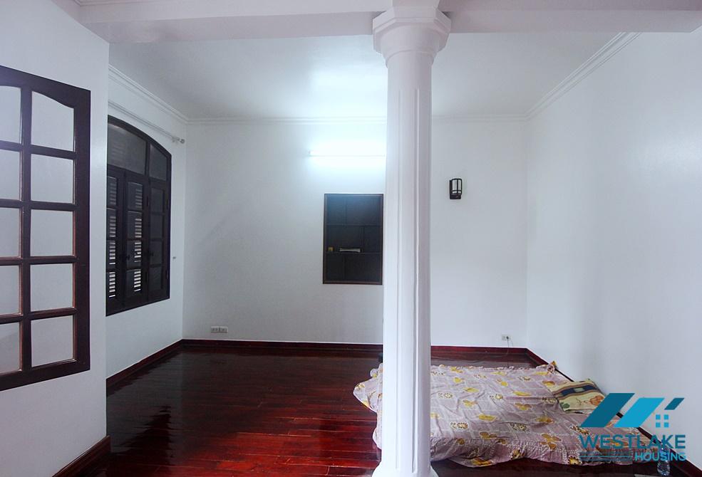 A good house for rent on Dang Thai Mai street, Tay Ho District