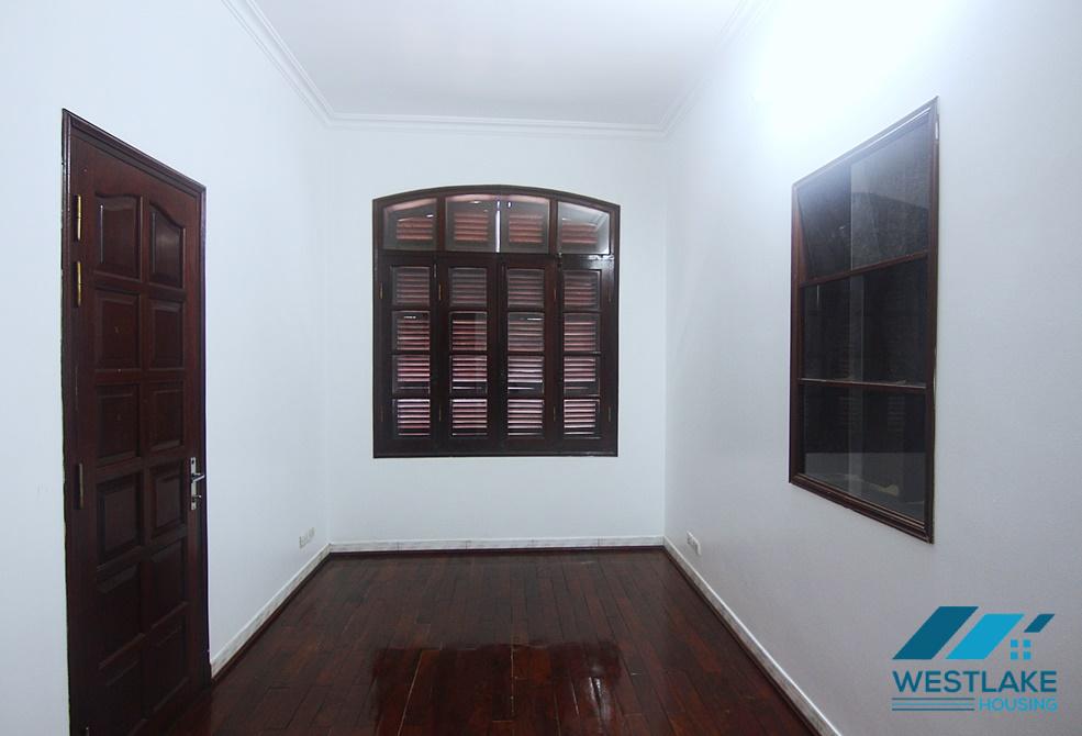 A good house for rent on Dang Thai Mai street, Tay Ho District