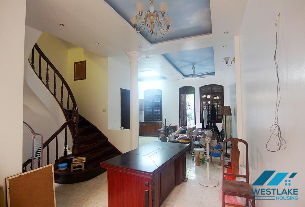 A good house for rent on Dang Thai Mai street, Tay Ho District