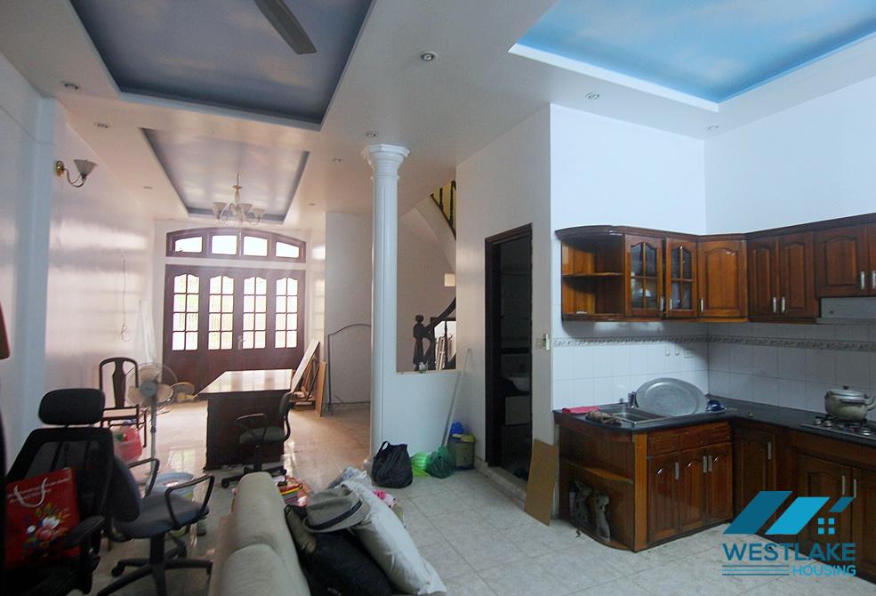 A good house for rent on Dang Thai Mai street, Tay Ho District