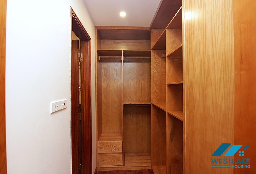 04-bedroom serviced apartment for rent on Tay Ho Street, Tay Ho District, Ha Noi