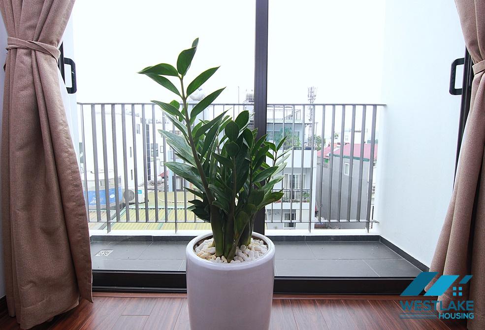 Spacious one bedroom apartment with West Lake view for rent on Tu Hoa Street, Tay Ho, Hanoi