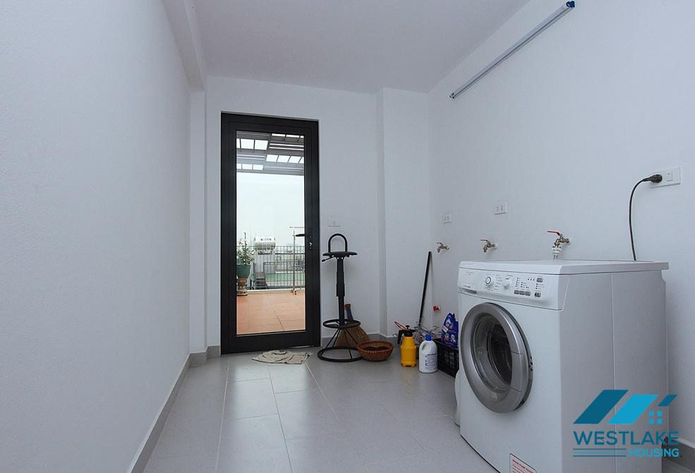 Spacious one bedroom apartment with West Lake view for rent on Tu Hoa Street, Tay Ho, Hanoi