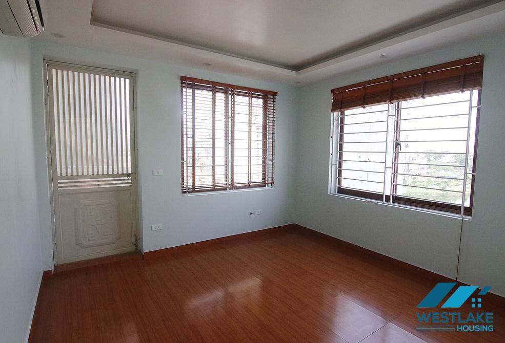 A new and cheap 3 bedroom house for rent in Au co, Tay ho