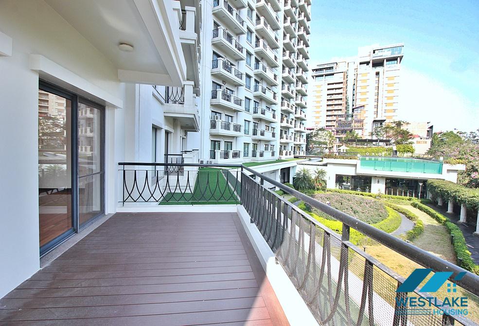  A beautifully duplex 4 bedroom apartment for rent on Dang Thai Mai st, Tay Ho district.