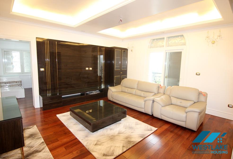 Luxurious villa for rent in Vinhomes riverside Long Bien