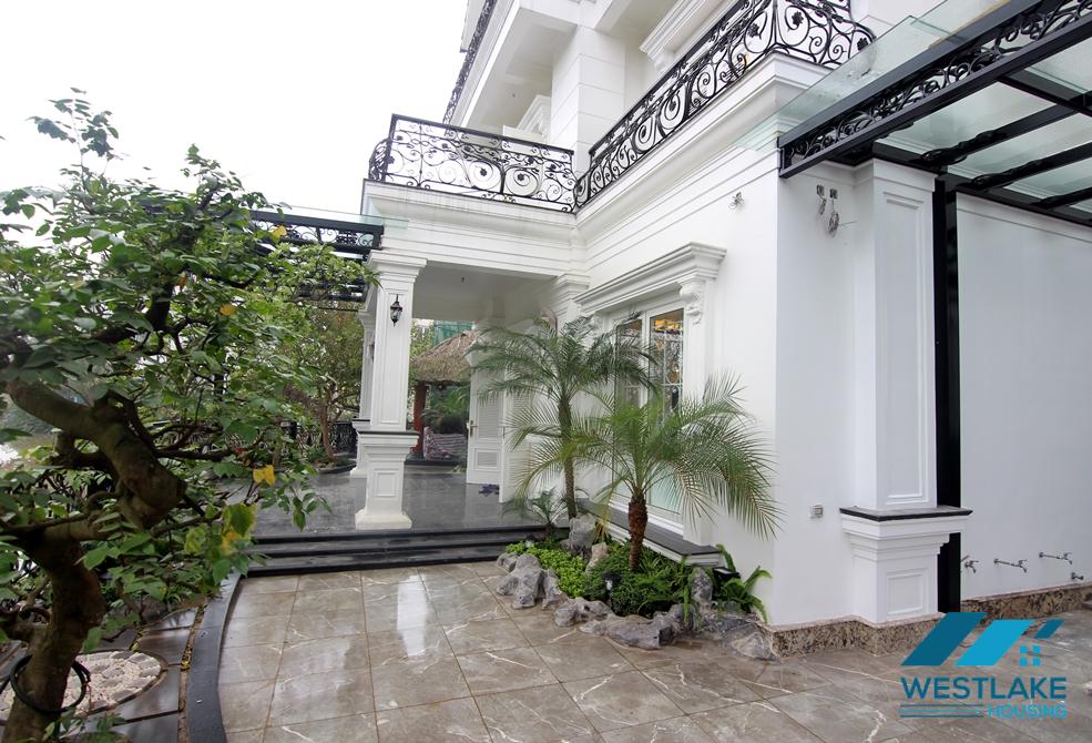 Luxurious villa for rent in Vinhomes riverside Long Bien