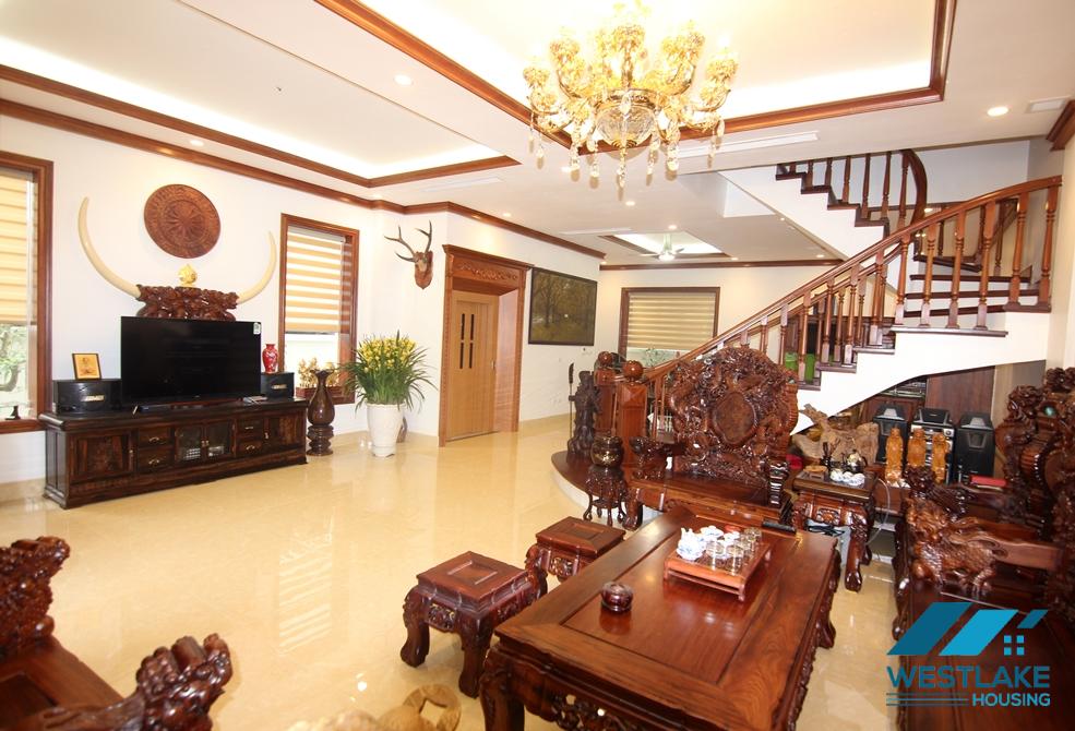 Villa for rent in Vinhome River Side Long Bien