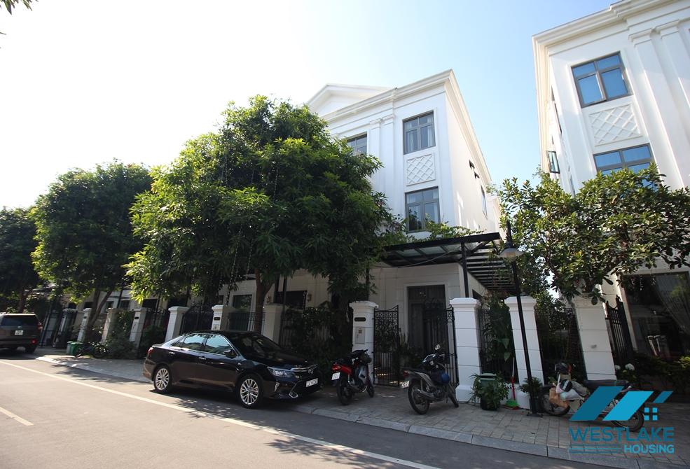 Four-bedroom semi-detached house for rent at Nguyet Que street Vinhome Harmony