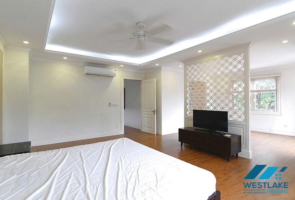 A beautiful villa for rent in Vinhome Riverside, Long Bien, Ha Noi