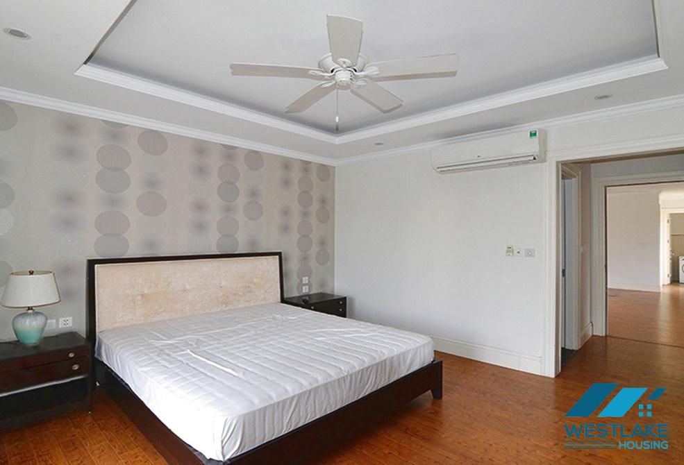 A beautiful villa for rent in Vinhome Riverside, Long Bien, Ha Noi