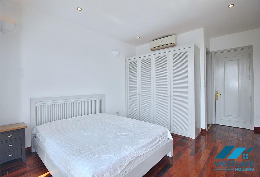 Newly revonated and beautiful lake view 03 bedrooms apartment for rent on Quang An, Tay Ho, Ha Noi