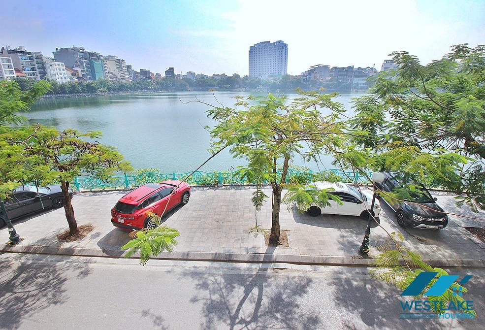 Newly revonated and beautiful lake view 03 bedrooms apartment for rent on Quang An, Tay Ho, Ha Noi