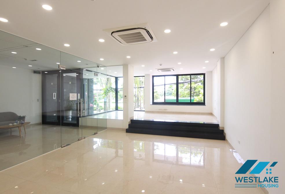 A nice office space for rent in Trinh cong son, Tay ho