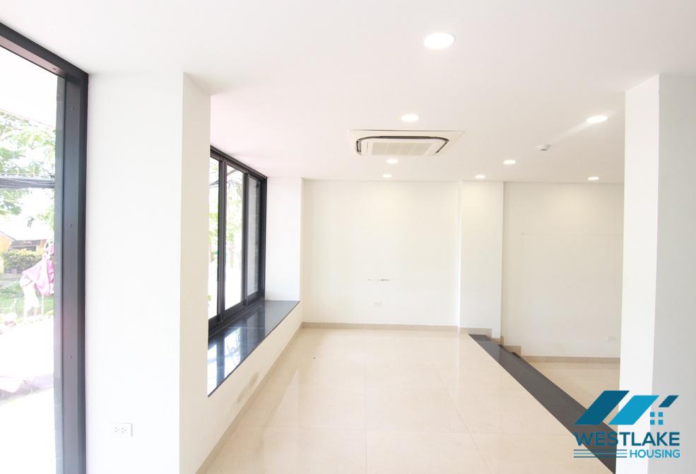 A nice office space for rent in Trinh cong son, Tay ho