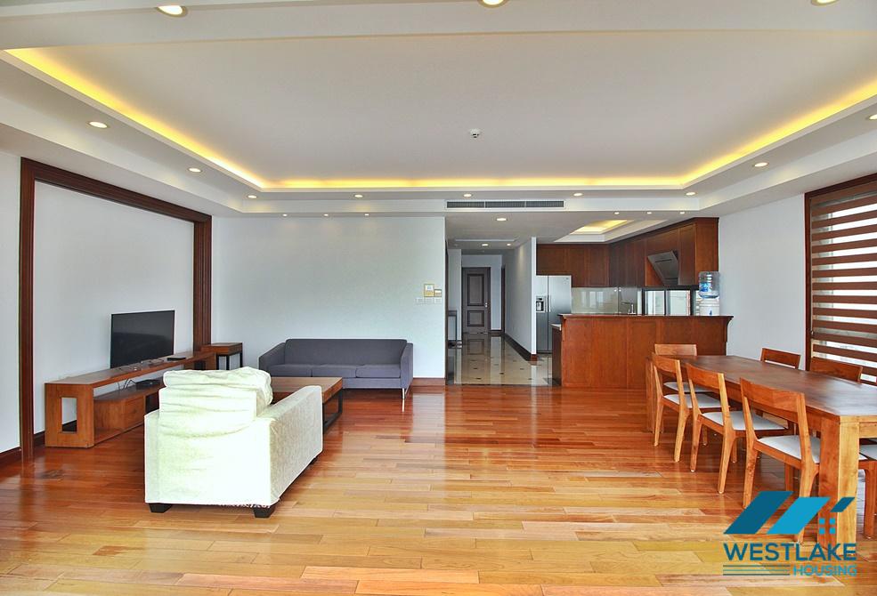 Căn Hộ Dịch Vụ View Hồ Tuyệt Đẹp Cho Thuê Tại Phố Xuân Diệu, Tây Hồ, Hà Nội