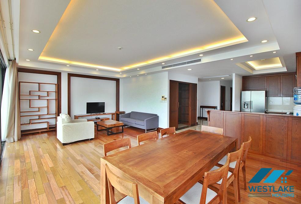 Căn Hộ Dịch Vụ View Hồ Tuyệt Đẹp Cho Thuê Tại Phố Xuân Diệu, Tây Hồ, Hà Nội