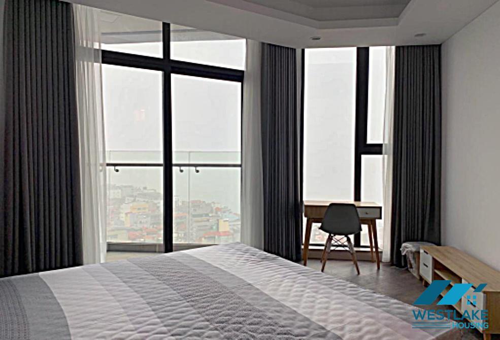 Cho thuê căn hộ 1 phòng ngủ view hồ tại Sun Grand Thụy Khuê, Ba Đình.