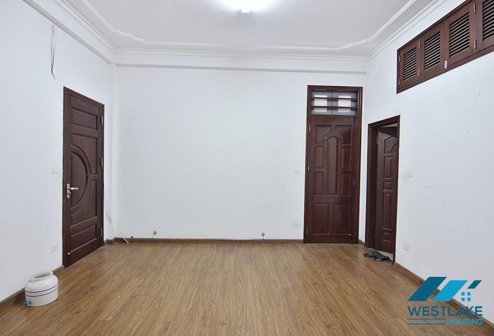 Lake view office for rent in Vu mien, Tay ho