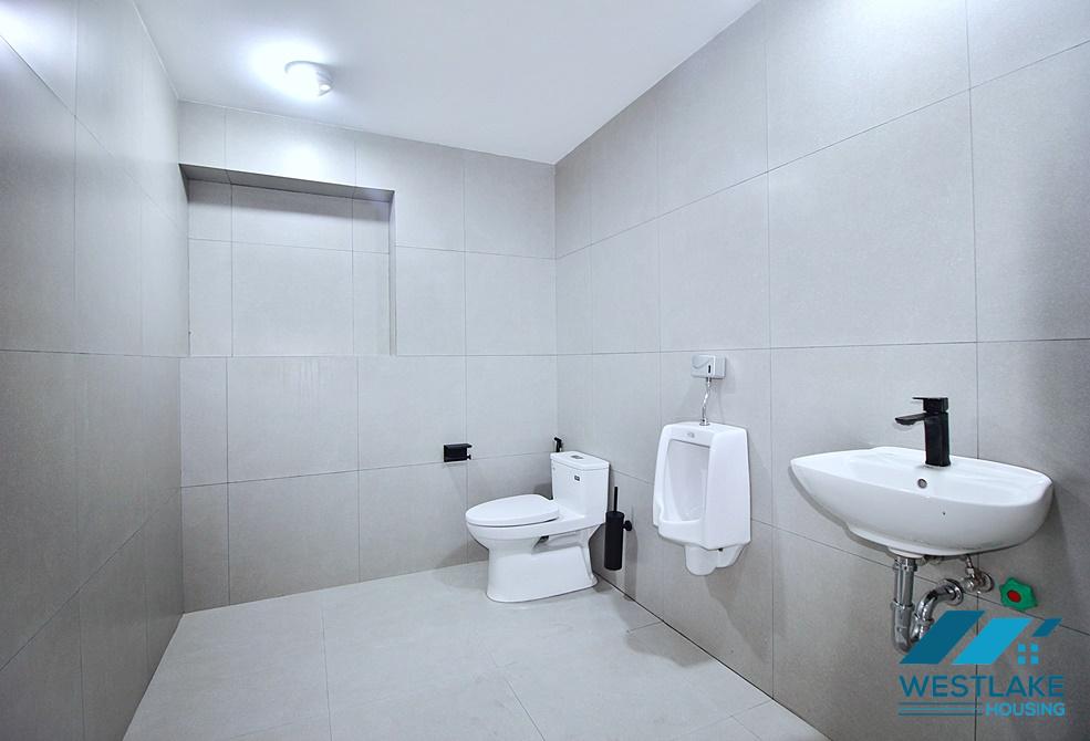 Cho Thuê Văn Phòng Diện Tích Rộng View Hồ Tại Phố Quảng An, Tây Hồ, Hà Nội