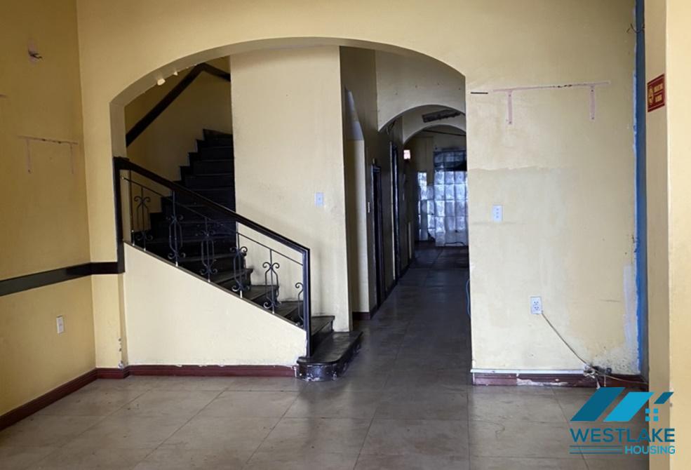 A nice house for rent for restaurants, cafes in Tay ho, Hanoi