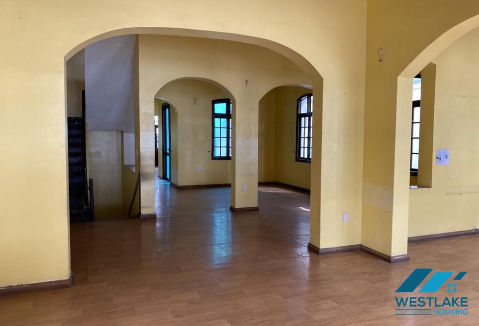 A nice house for rent for restaurants, cafes in Tay ho, Hanoi