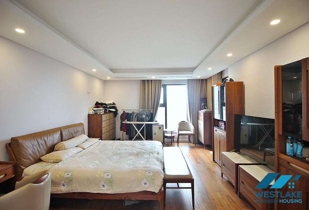 Cho thuê căn hộ 3 phòng ngủ diện tích 146m2 tại tòa nhà D'Leroi Soleil, Xuân Diệu, Tây Hồ