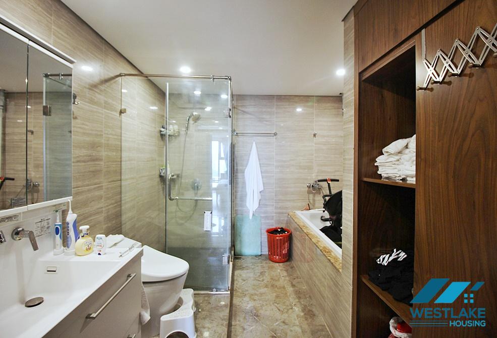 Cho thuê căn hộ 3 phòng ngủ diện tích 146m2 tại tòa nhà D'Leroi Soleil, Xuân Diệu, Tây Hồ