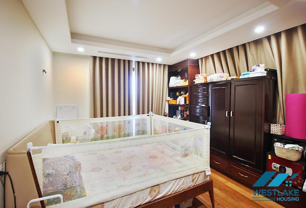 Cho thuê căn hộ 3 phòng ngủ diện tích 146m2 tại tòa nhà D'Leroi Soleil, Xuân Diệu, Tây Hồ